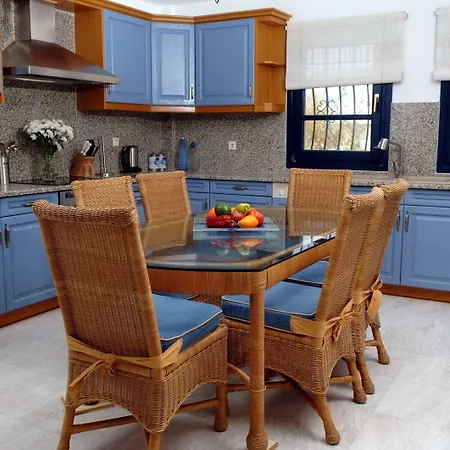 Meltemi Village Hotel Perissa (Santorini)