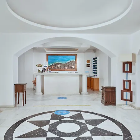Meltemi Village Perissa (Santorini)