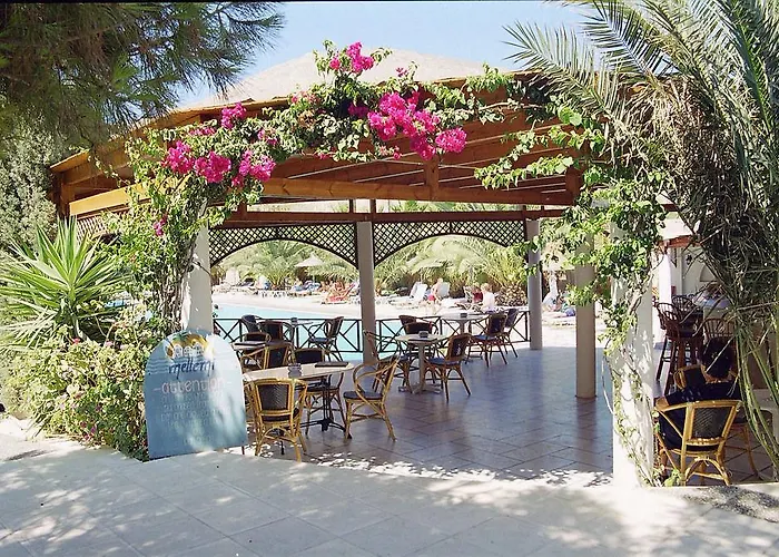 Meltemi Village Períssa