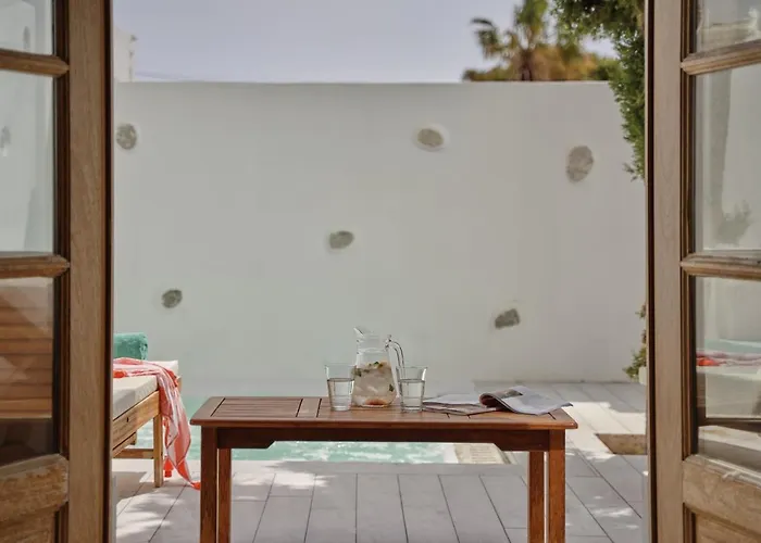 מלון Meltemi Village 4*