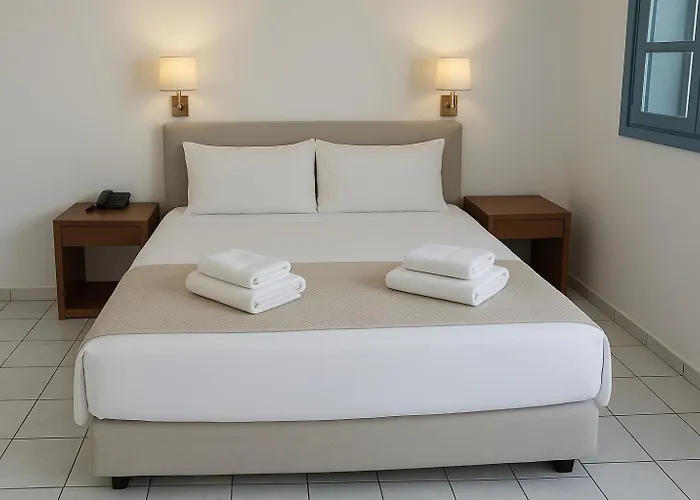 Meltemi Village Períssa