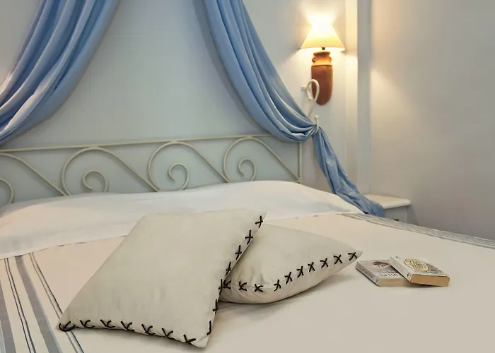 Meltemi Village Períssa