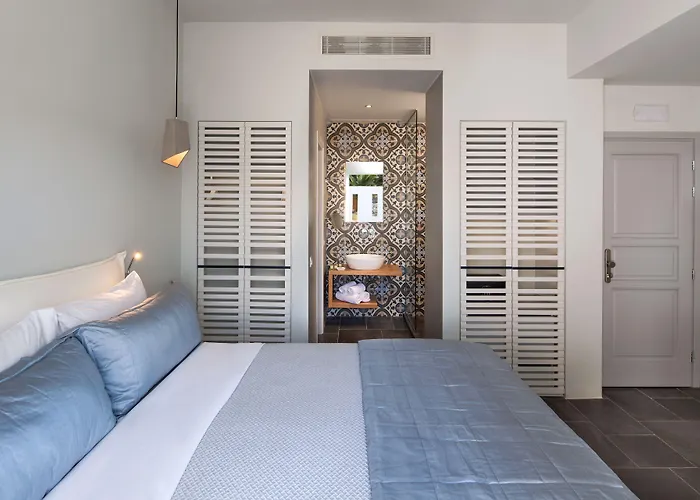 Meltemi Village מלון