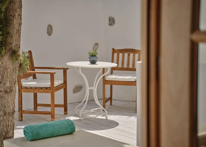 מלון Meltemi Village 4*